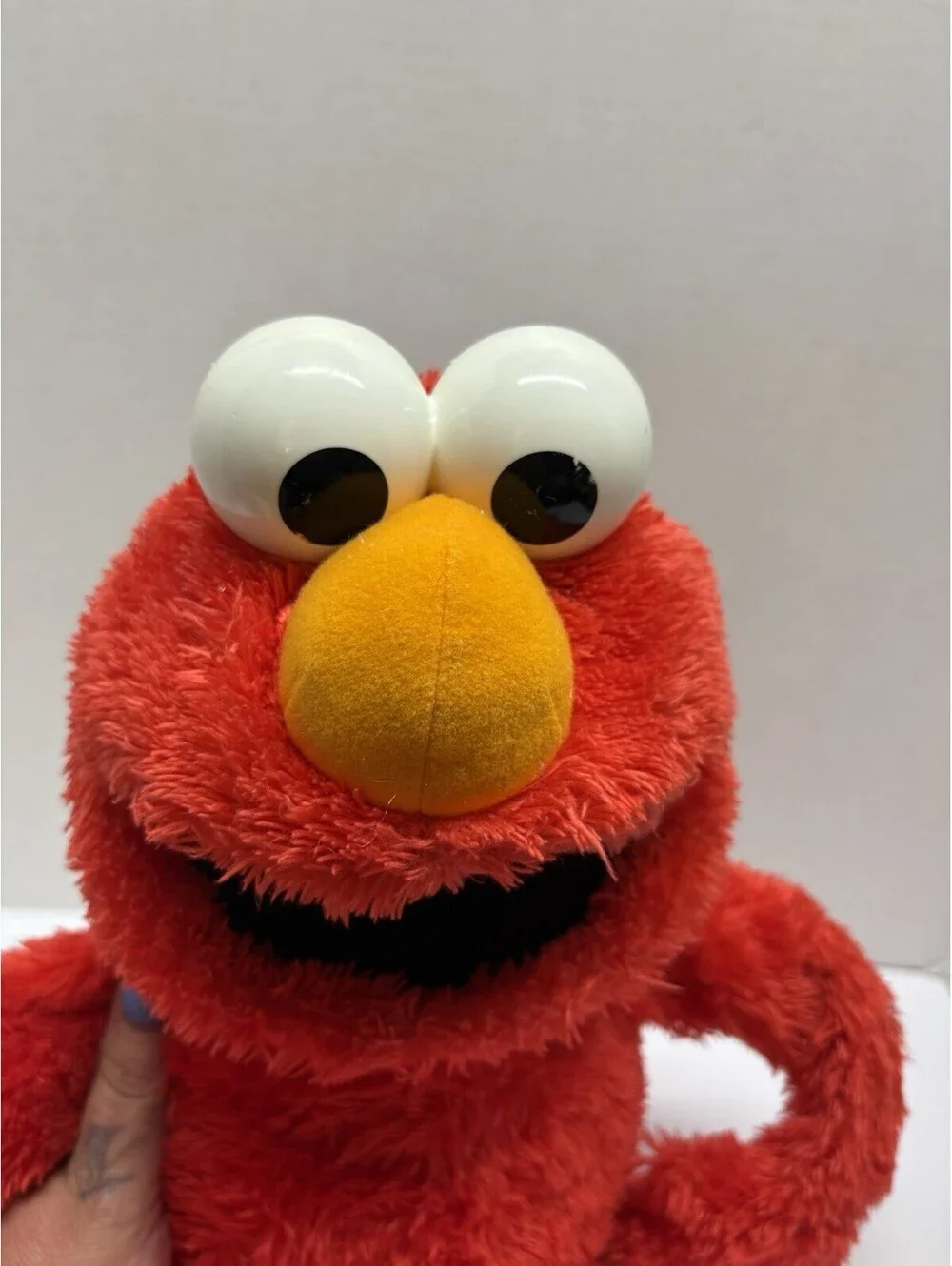 Hugging 2012 Sesame Street Elmo 22” Plush Talks/Sings Arms And Mouth Move